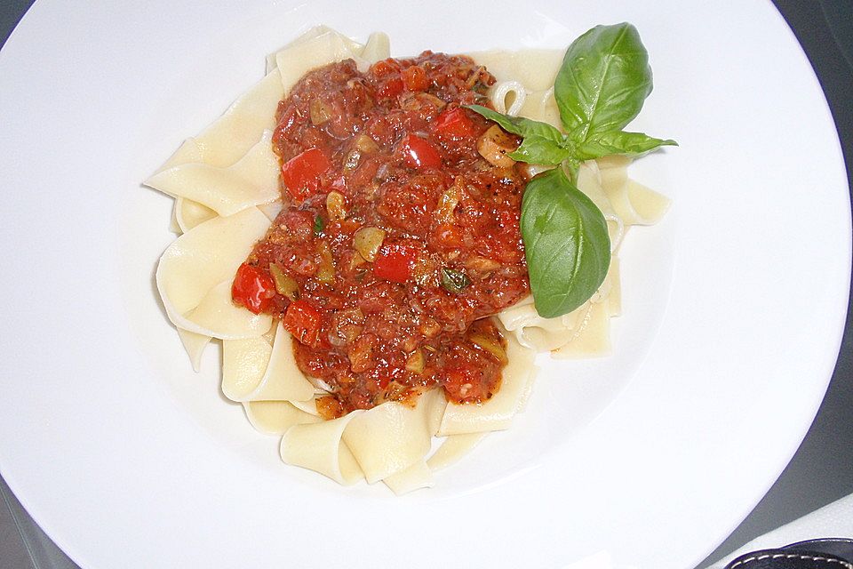 Spaghetti mit Tomaten - Paprika - Sauce