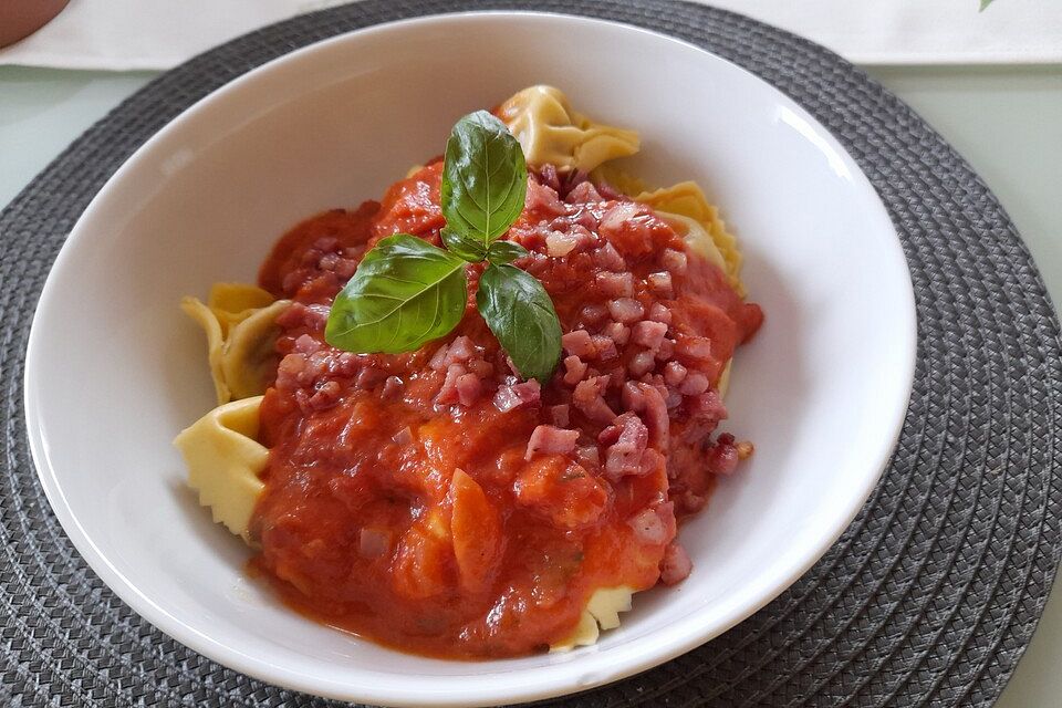 Tortellini in Speck - Tomaten - Sauce