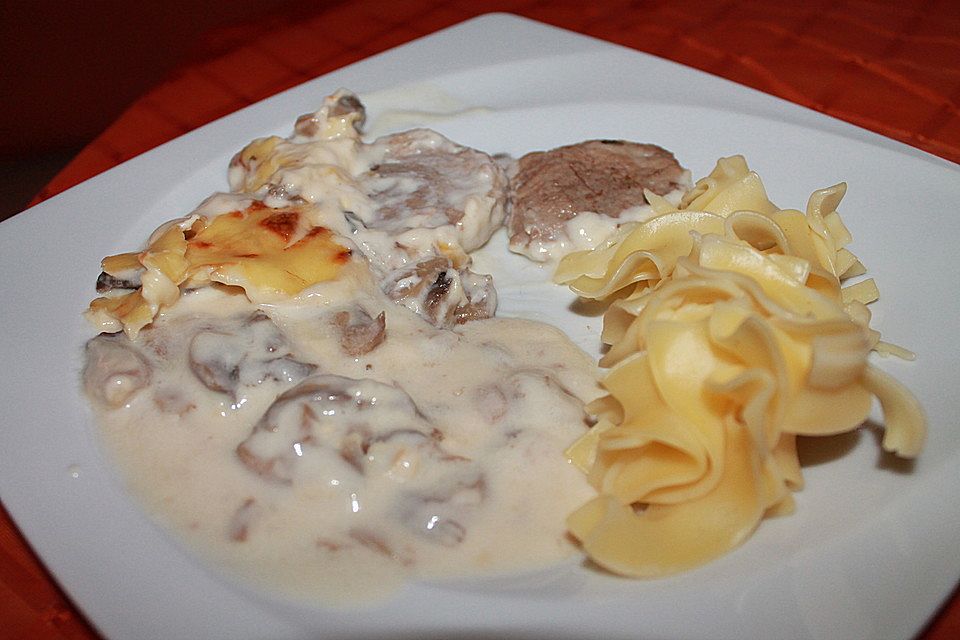 Schweinemedaillons in Crème fraiche - Sauce