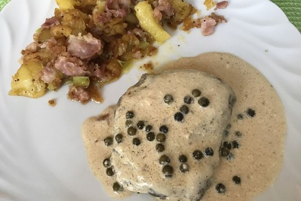 Straußensteak mit Pfeffersoße, mit Cognac flambiert