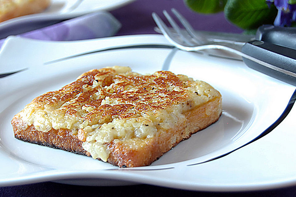 Geröstetes Weißbrot mit Kartoffelkruste à la Ed