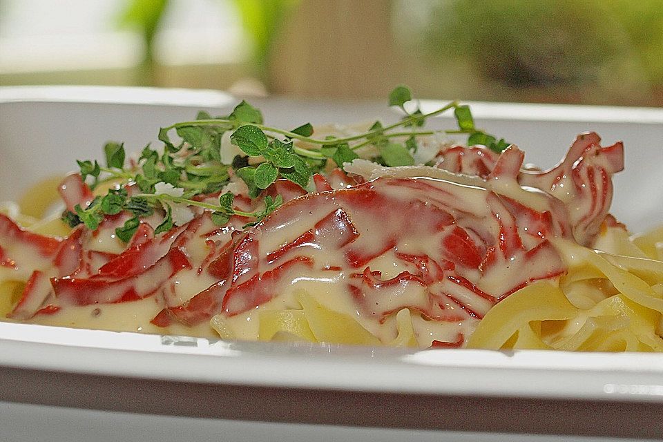 Tagliatelle mit Schinken - Sahne - Sauce Tagliatelle mit Schinken - Sahne - Sauce