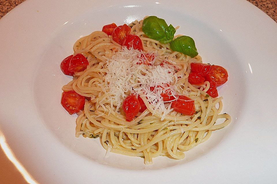 Spaghetti mit Cocktailtomaten