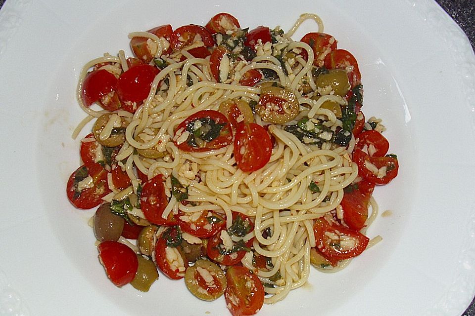 Spaghetti mit Cocktailtomaten