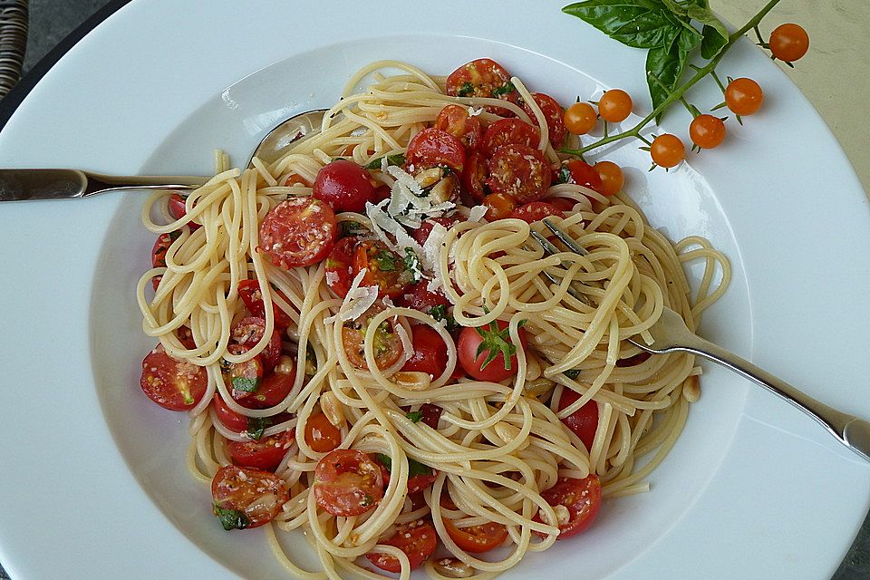 Spaghetti mit Cocktailtomaten