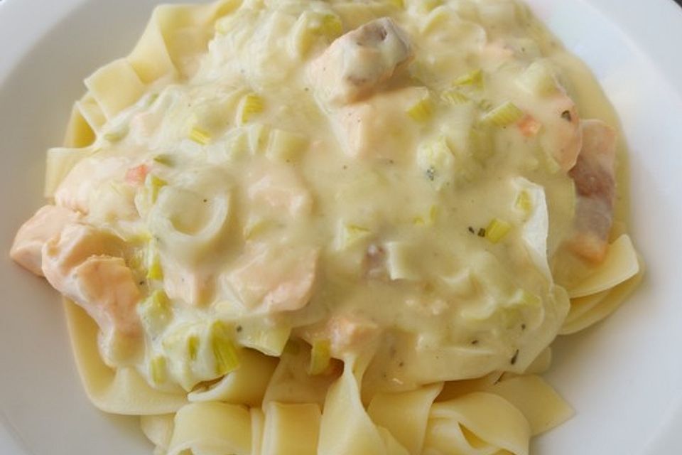 Bandnudeln mit Lachs - Sahne - Sauce