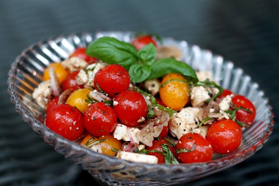 Tomaten - Schafskäse - Salat