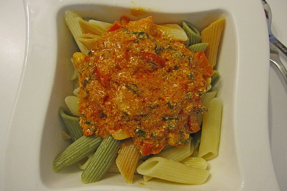 Pasta con pesto rosso