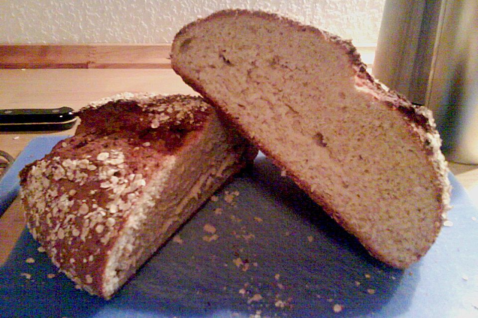 Buttermilchbrot mit Haferflocken Buttermilchbrot mit Haferflocken