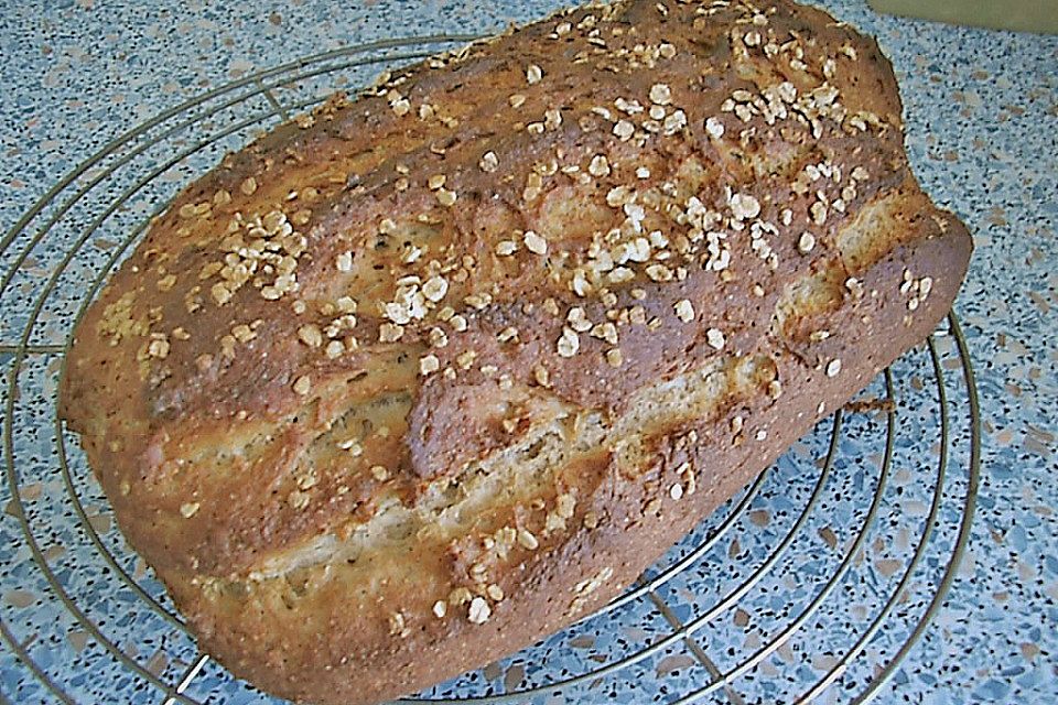 Buttermilchbrot mit Haferflocken Buttermilchbrot mit Haferflocken