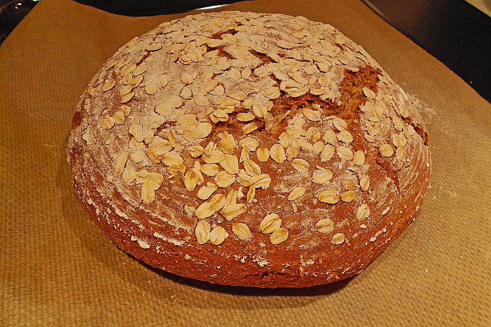 Buttermilchbrot mit Haferflocken Buttermilchbrot mit Haferflocken