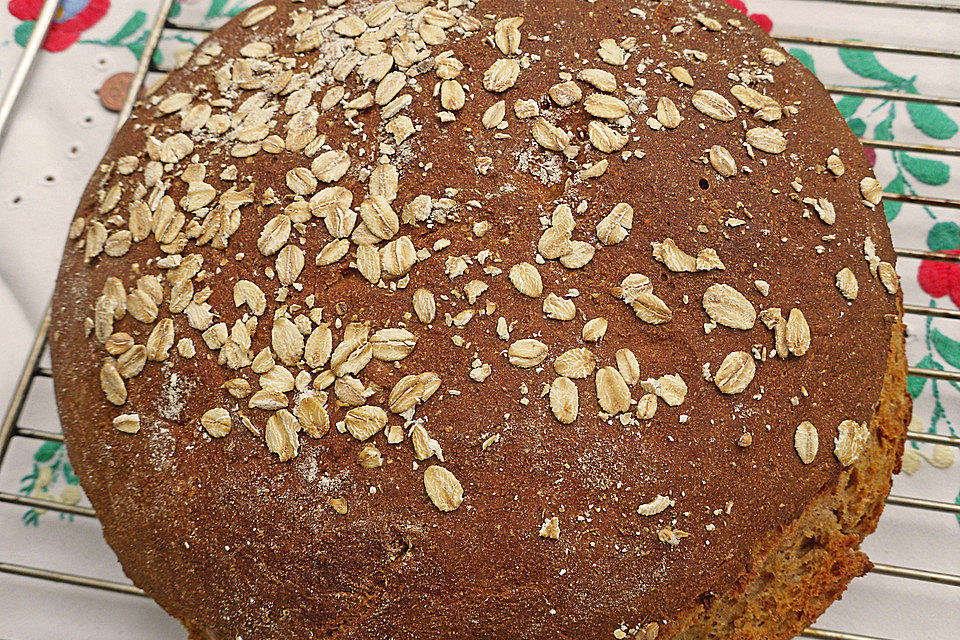 Buttermilchbrot mit Haferflocken Buttermilchbrot mit Haferflocken