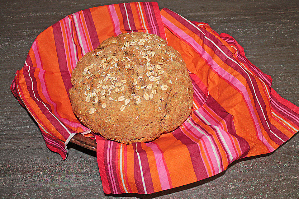Buttermilchbrot mit Haferflocken Buttermilchbrot mit Haferflocken