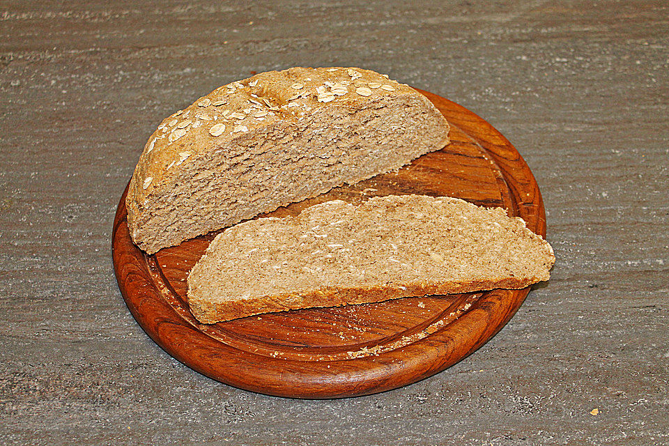 Buttermilchbrot mit Haferflocken Buttermilchbrot mit Haferflocken