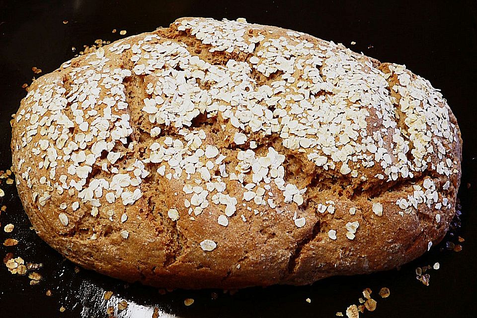 Buttermilchbrot mit Haferflocken Buttermilchbrot mit Haferflocken