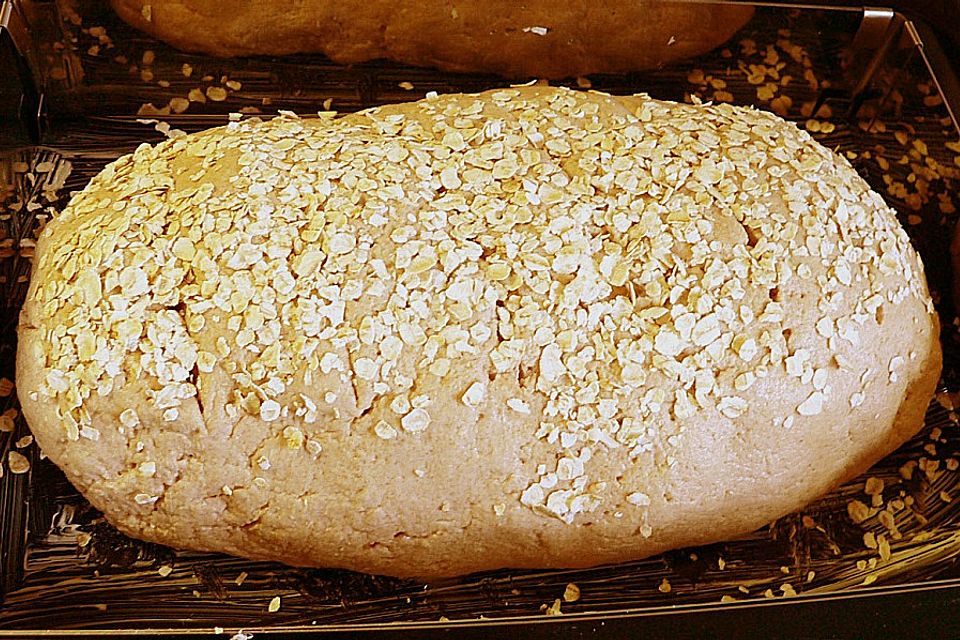 Buttermilchbrot mit Haferflocken Buttermilchbrot mit Haferflocken