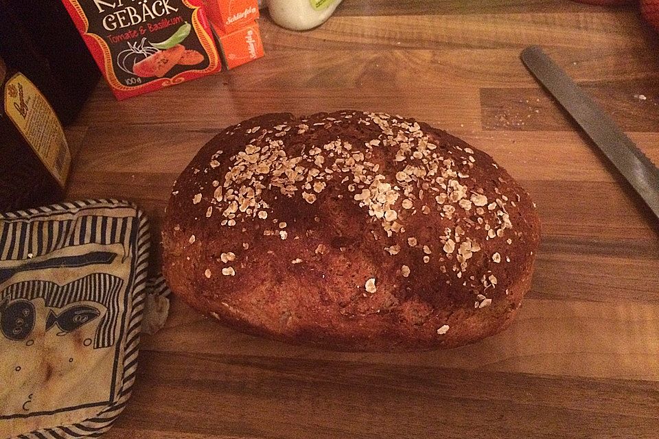 Buttermilchbrot mit Haferflocken Buttermilchbrot mit Haferflocken