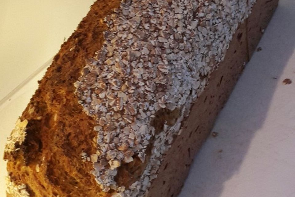 Buttermilchbrot mit Haferflocken Buttermilchbrot mit Haferflocken