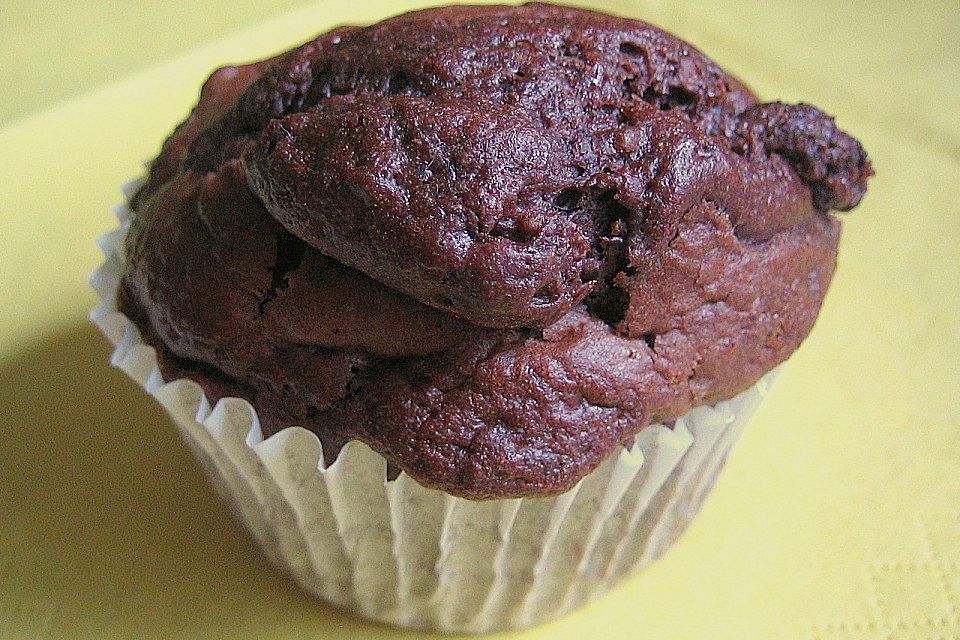 Schokoladenmuffins mit Karamellfüllung