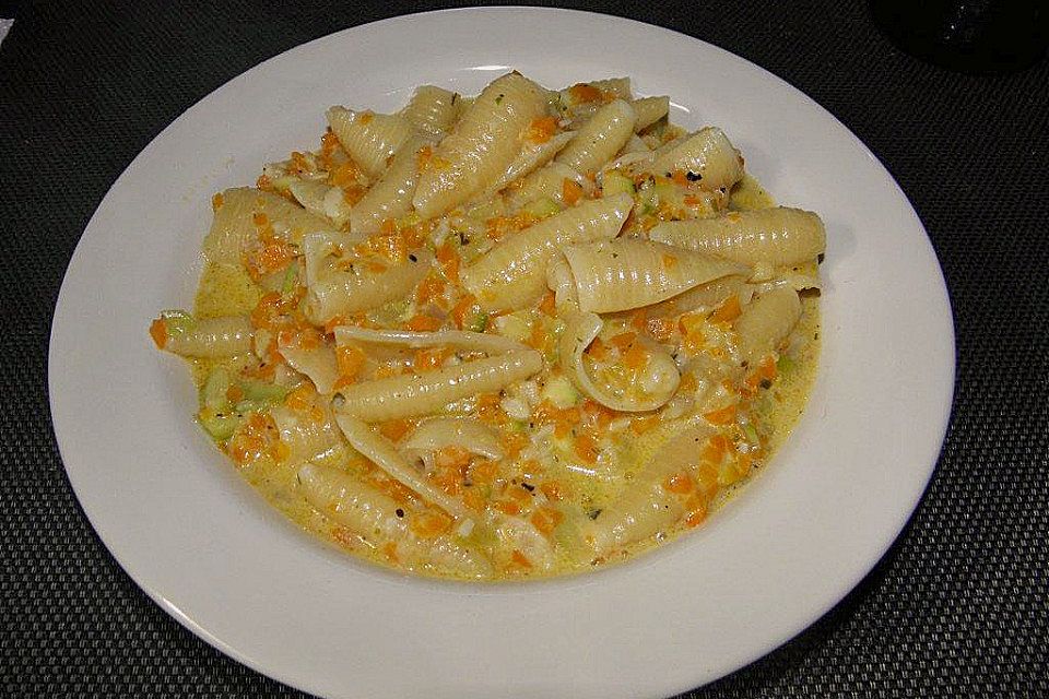 Pasta mit Kräutersauce