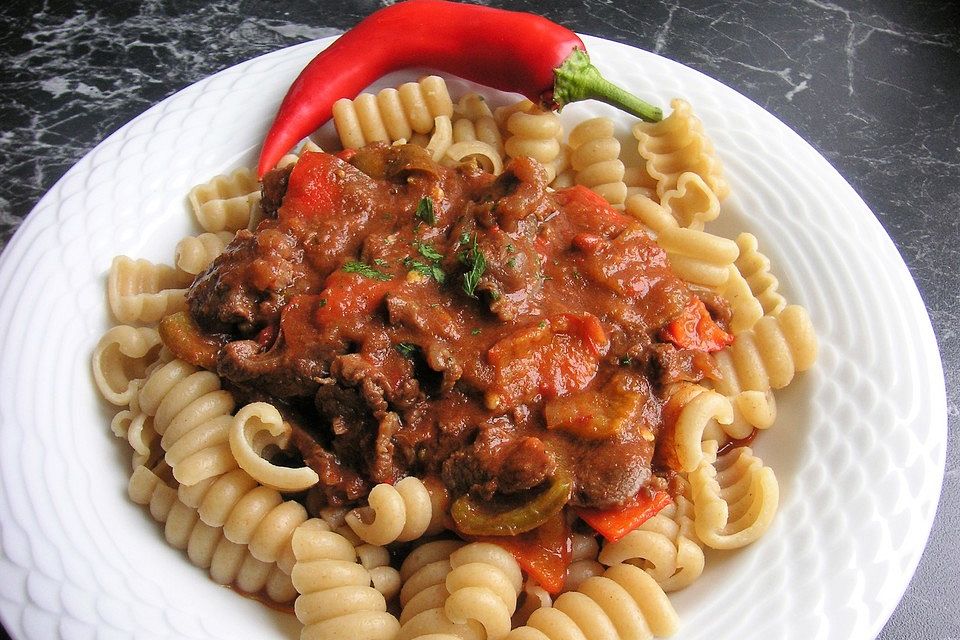 Rindergulasch mit Paprika