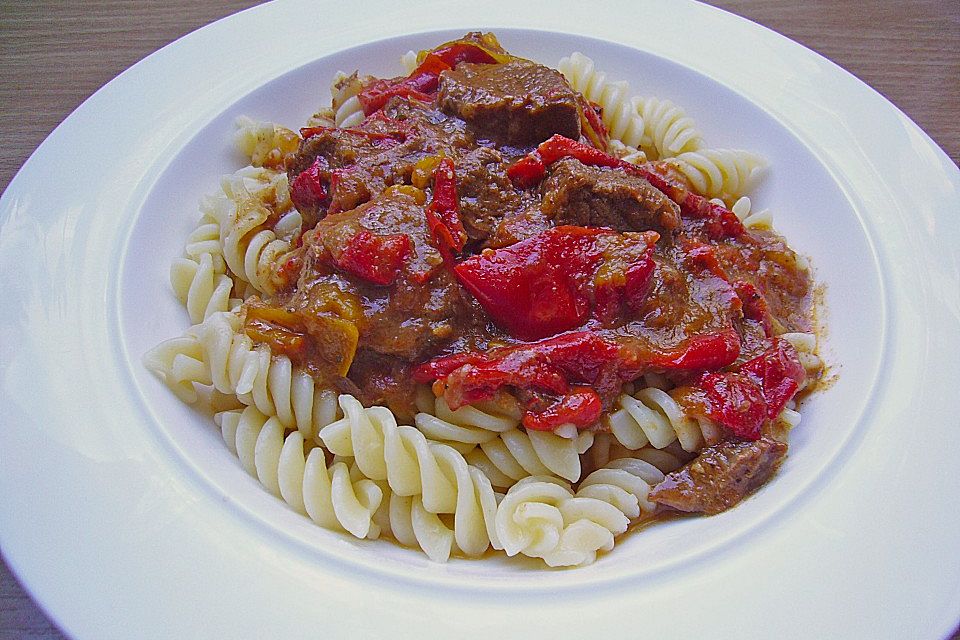 Rindergulasch mit Paprika