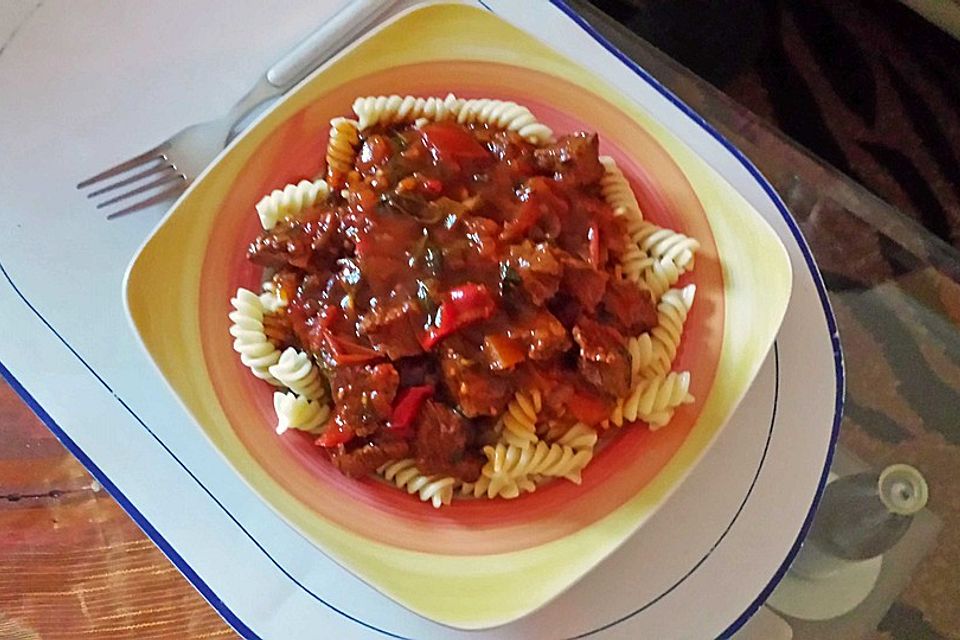 Rindergulasch mit Paprika