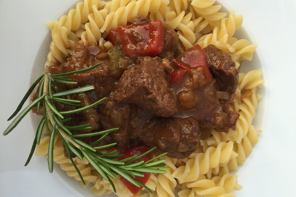 Rindergulasch mit Paprika