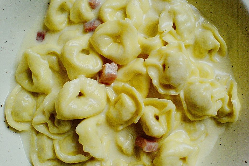 Tortellini in Käse - Sahne Soße