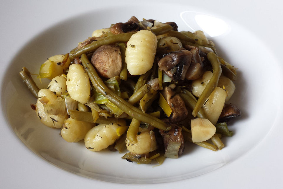 Gnocchi mit grünen Bohnen und Champignons