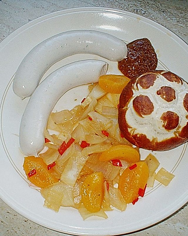 Bayerische Weißwurst mit karamellisiertem Zwiebelgemüse