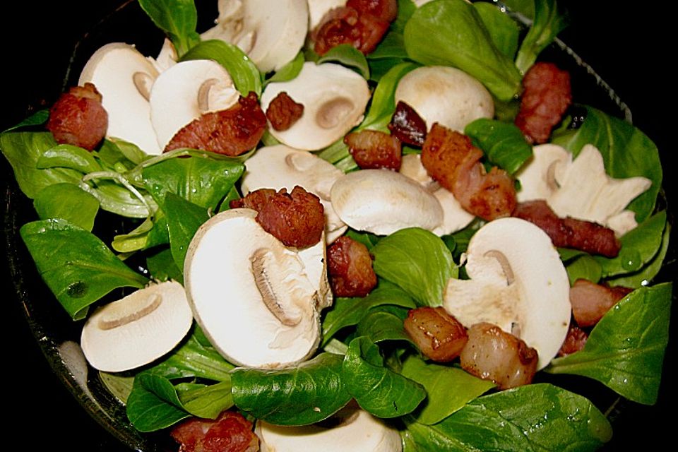 Feldsalat mit Speck und Champignons