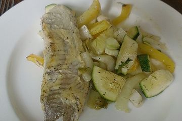 Fischfilet auf gebackenem Gemüse