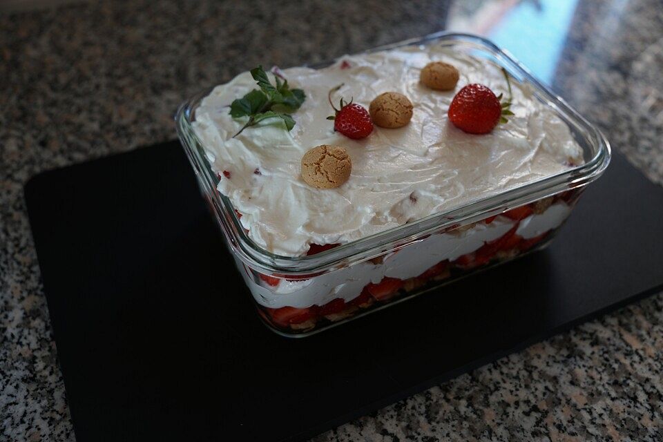 Erdbeer-Tiramisu-Dessert