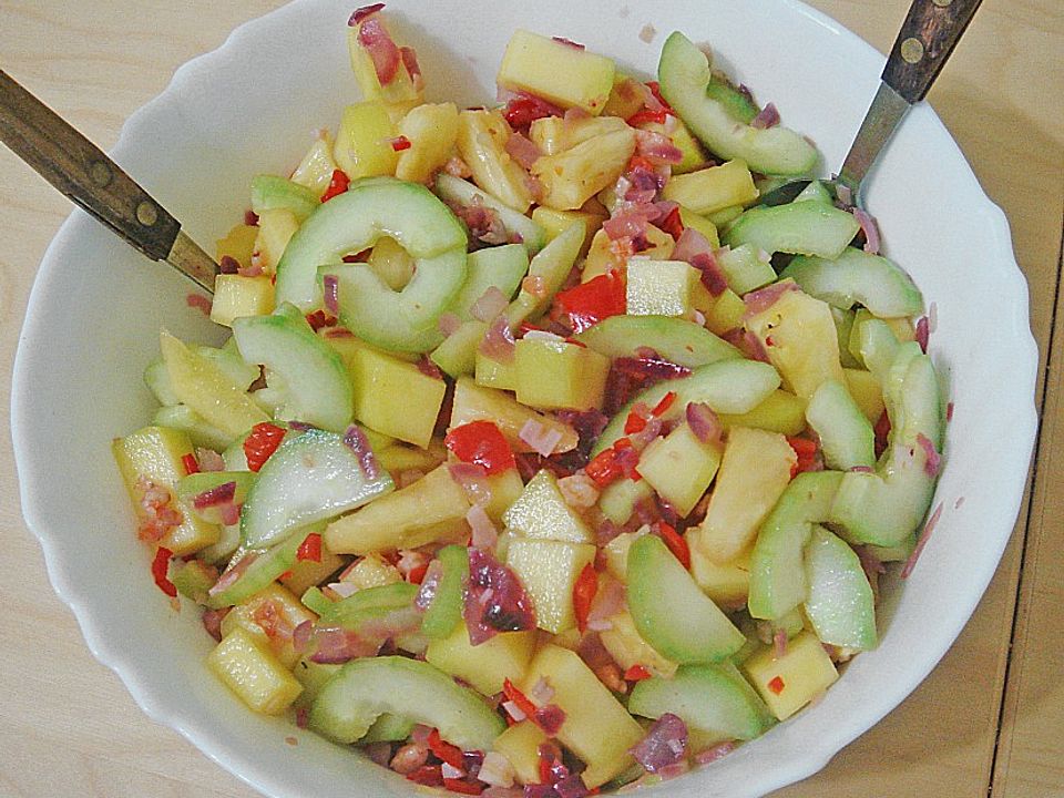 Gurkensalat mit Mango, Ananas und Chili von tschavenga| Chefkoch