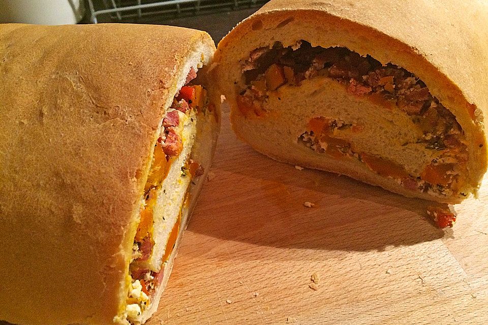 Kürbisbrot mit Speck und Ziegenkäse Kürbisbrot mit Speck und Ziegenkäse