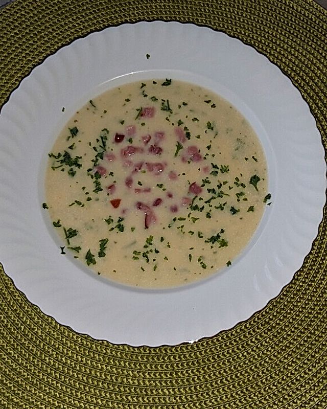 Blumenkohl - Käse - Suppe mit Schinkenwürfeln