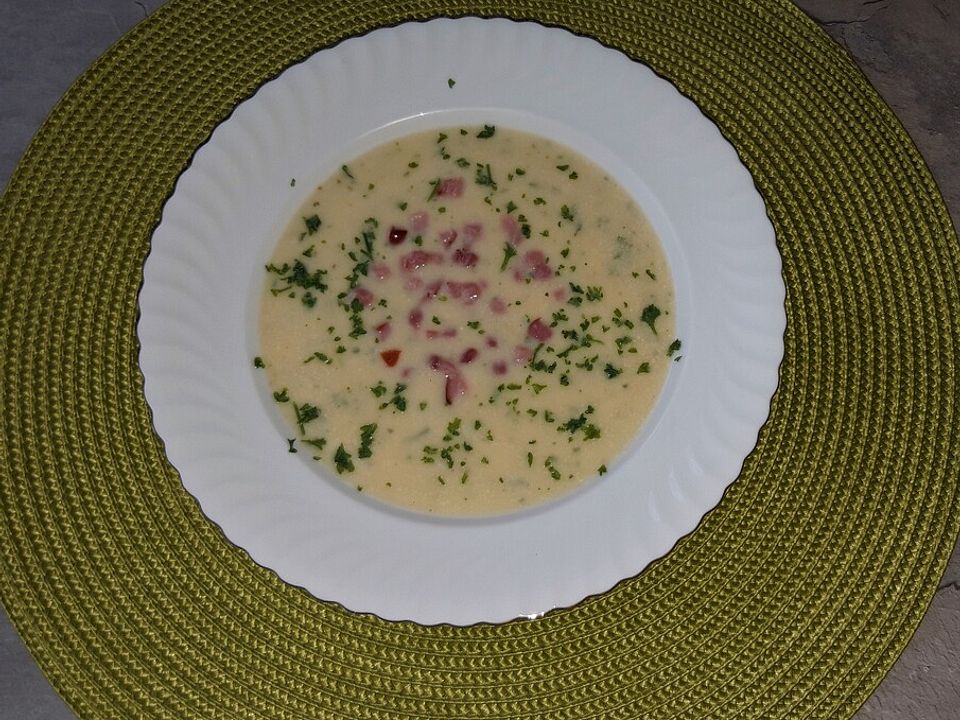Blumenkohl - Käse - Suppe mit Schinkenwürfeln von odrax| Chefkoch
