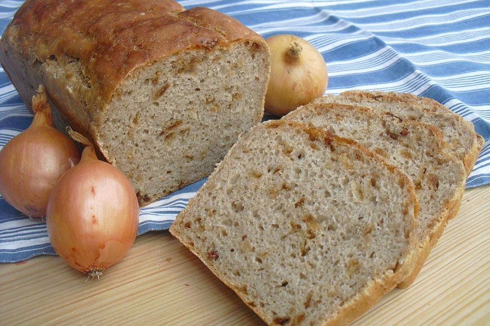 Zwiebelbrot mit Roggensauerteig