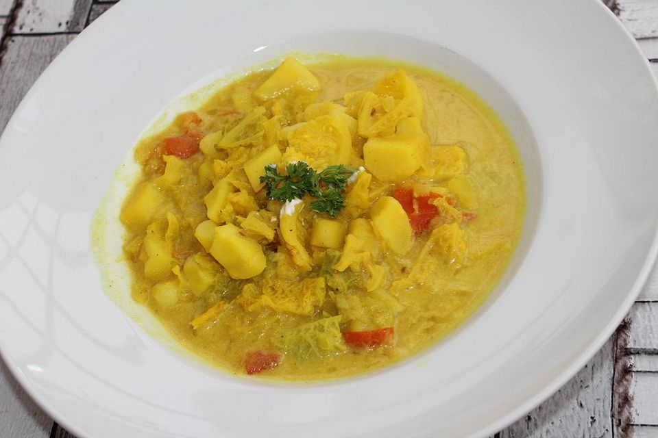 Veganes Kartoffel-Wirsing-Curry