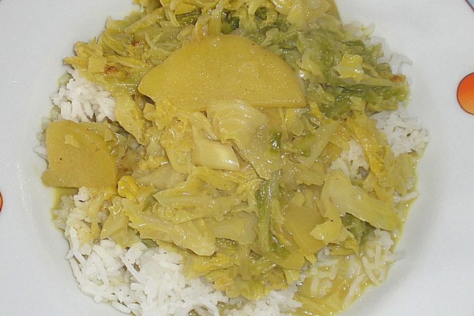 Veganes Kartoffel-Wirsing-Curry