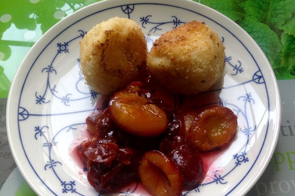 Zwetschgenknödel mit Zimtsauce