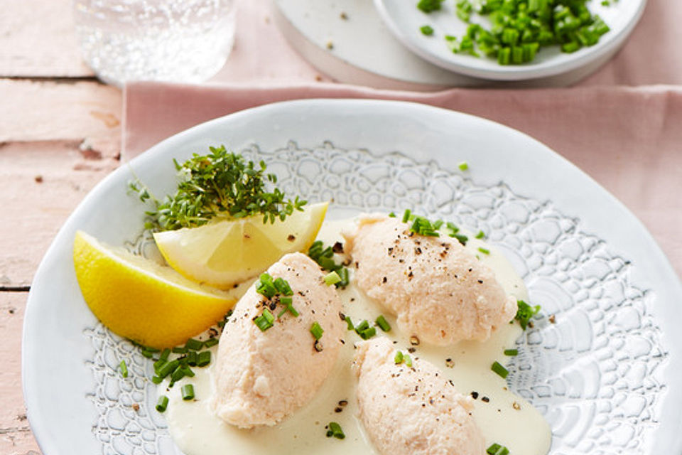 Ralfs Lachsschaumbällchen in Rieslingsoße