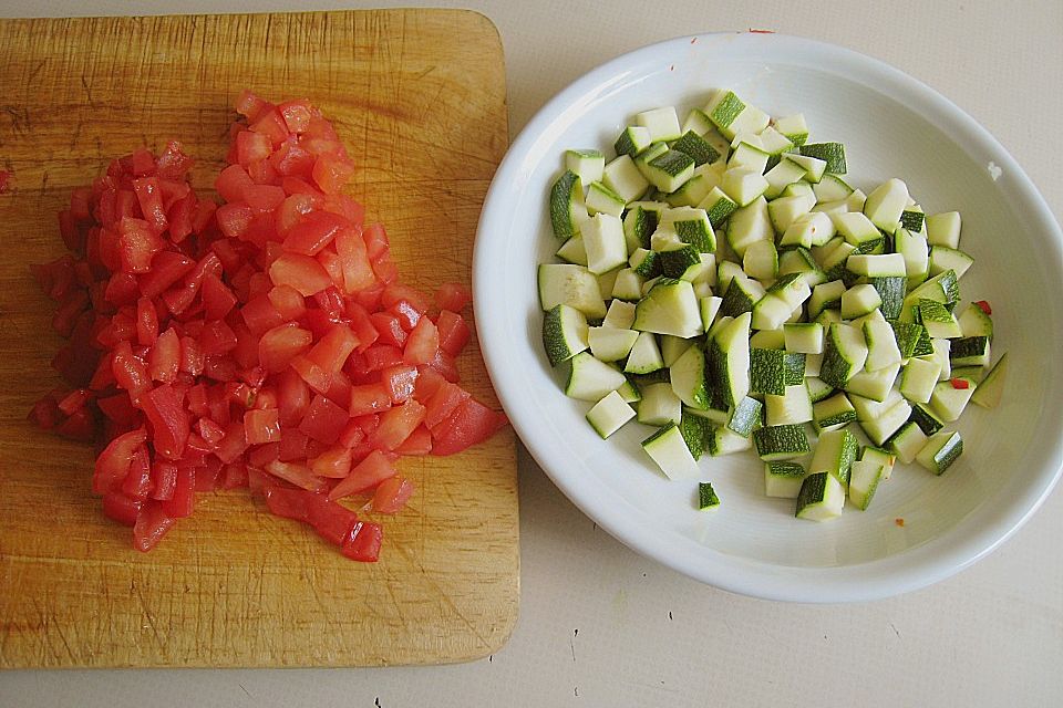 Red Snapper auf Zucchini - Tomaten - Gemüse