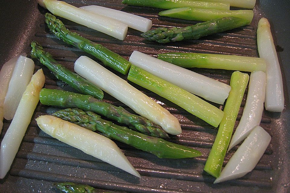 Putenbrustfilets auf Frühlingsgemüse