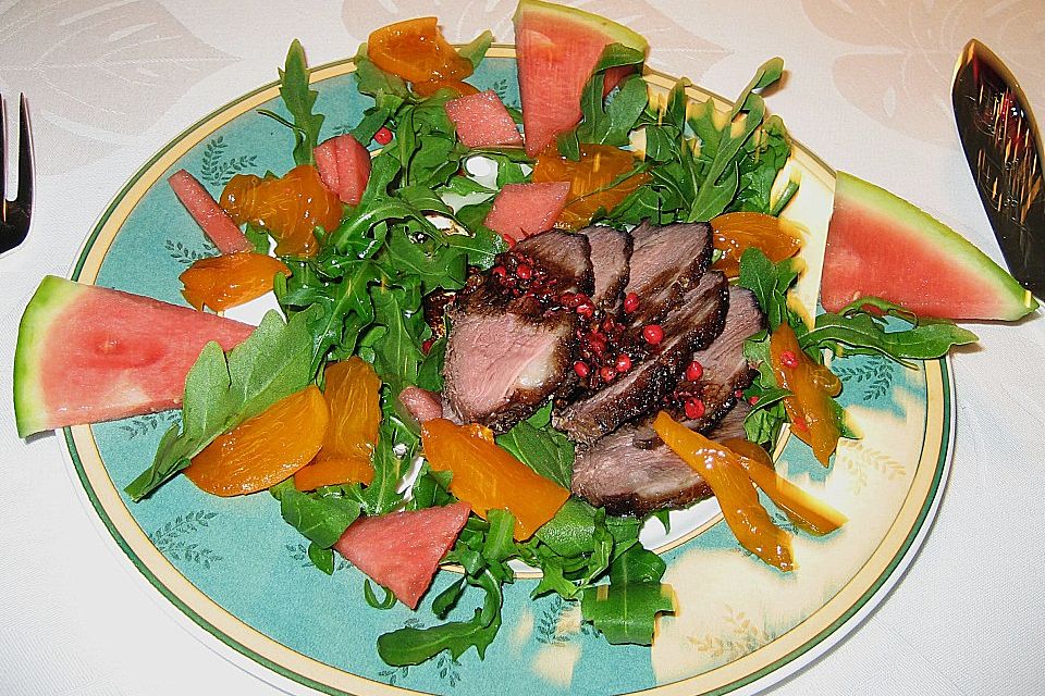 Entenbrust auf Rucola an Melone und Sharonfrucht