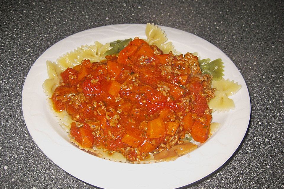 Leckere Tomaten - Hackfleischsauce mit Karotten