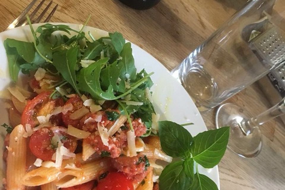 Knoblauch-Spaghetti mit Lauch und Tomate