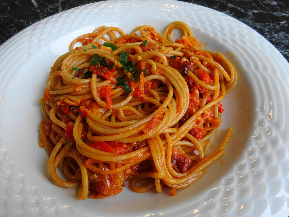 Knoblauch-Spaghetti mit Lauch und Tomate von hauki | Chefkoch