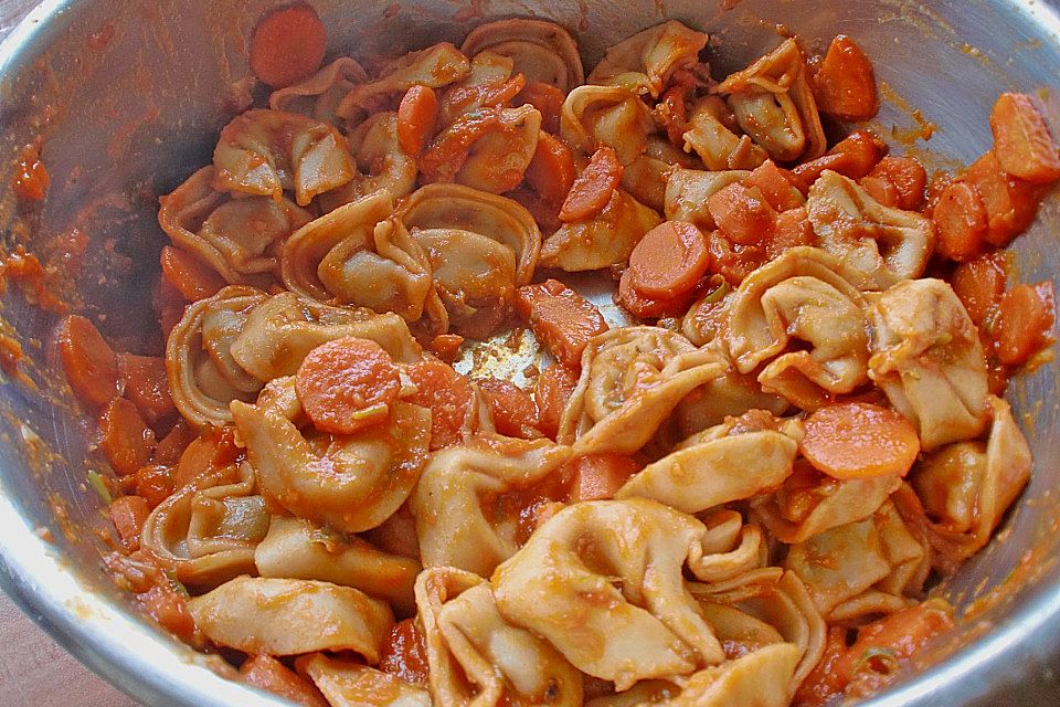 Knoblauch-Spaghetti mit Lauch und Tomate